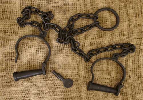 Fußschellen mit Kette