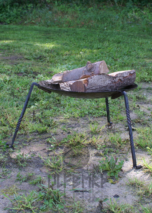 Feuerschale mit abnehmbaren Standbeinen